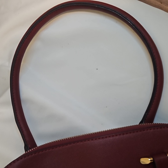 Sold Diva Burgundy Handbag - Picture 11 of 13